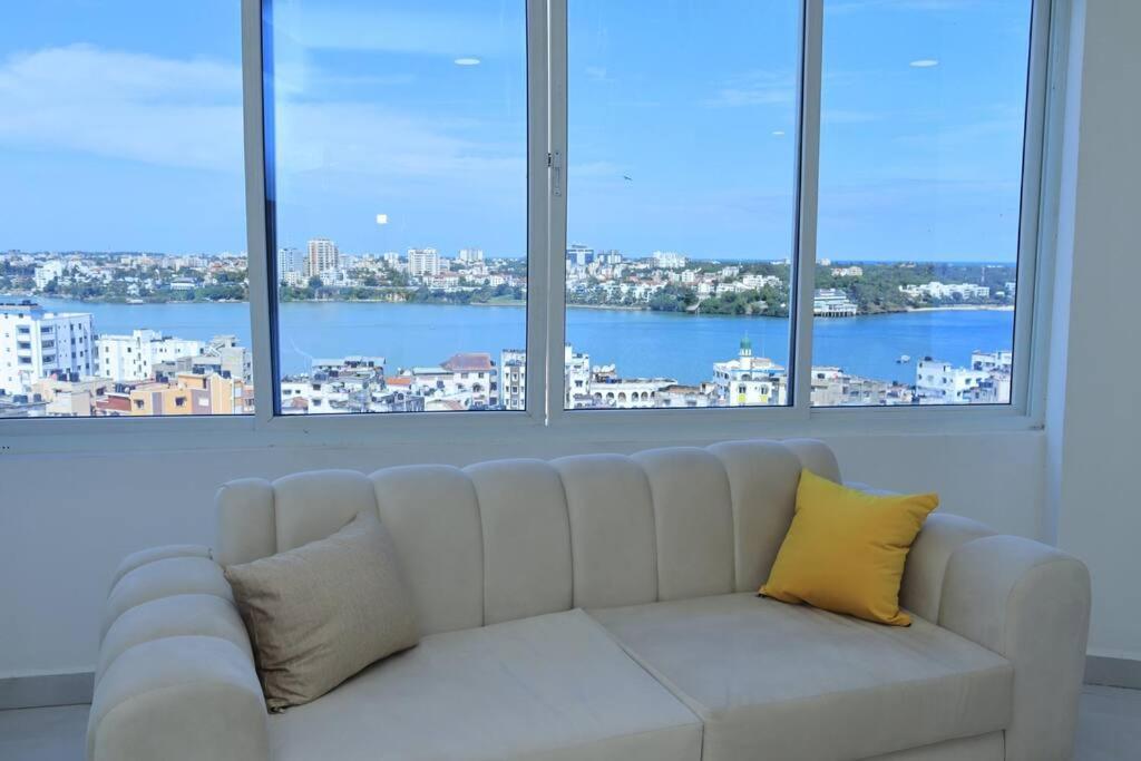 Angani Apartment, Ac Installed, Ocean View & Rooftop Pool Момбаса Екстер'єр фото