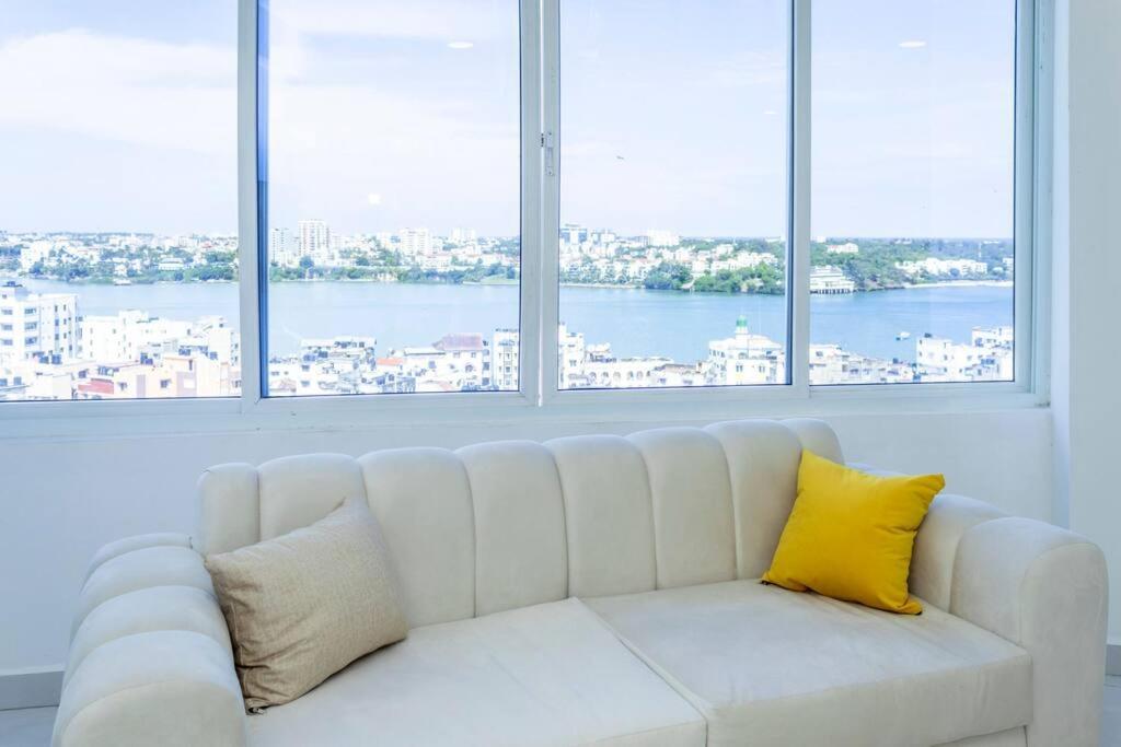 Angani Apartment, Ac Installed, Ocean View & Rooftop Pool Момбаса Екстер'єр фото