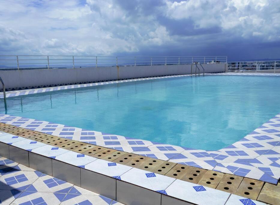 Angani Apartment, Ac Installed, Ocean View & Rooftop Pool Момбаса Екстер'єр фото