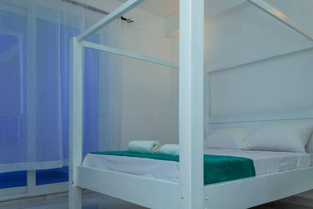 Angani Apartment, Ac Installed, Ocean View & Rooftop Pool Момбаса Екстер'єр фото