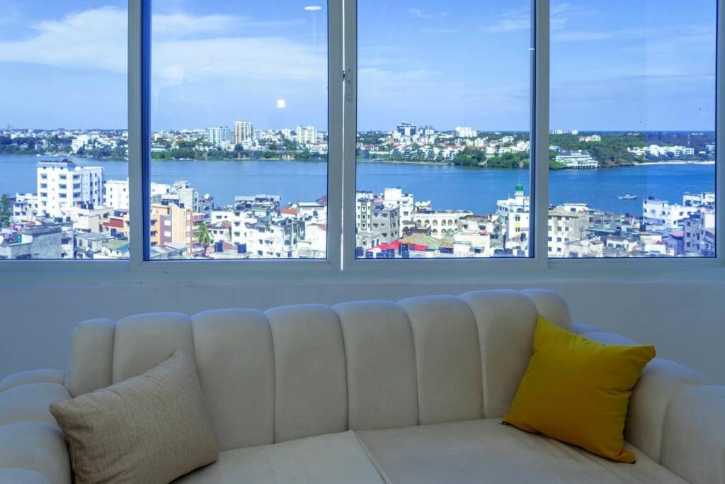Angani Apartment, Ac Installed, Ocean View & Rooftop Pool Момбаса Екстер'єр фото