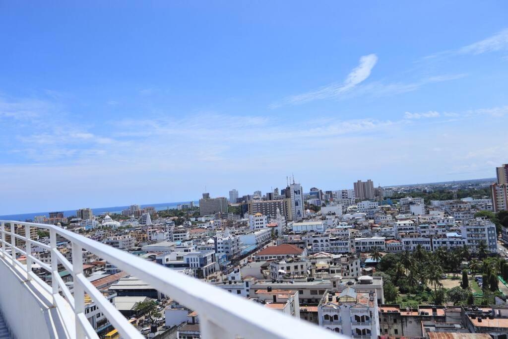 Angani Apartment, Ac Installed, Ocean View & Rooftop Pool Момбаса Екстер'єр фото
