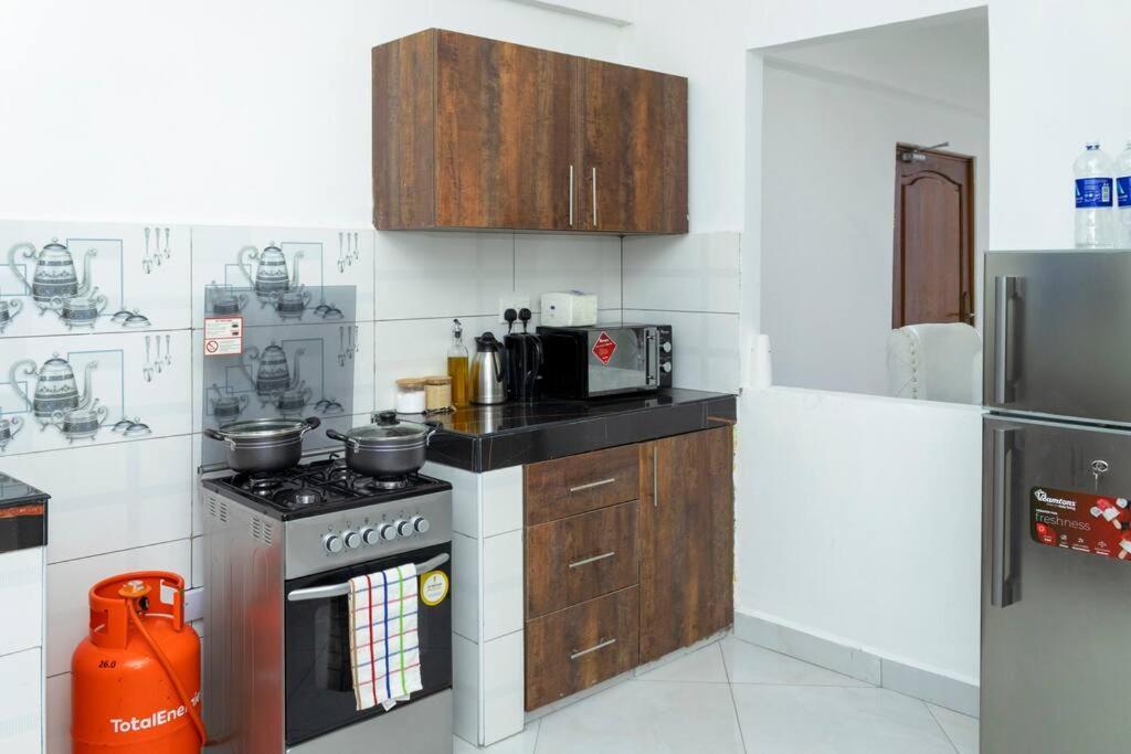 Angani Apartment, Ac Installed, Ocean View & Rooftop Pool Момбаса Екстер'єр фото