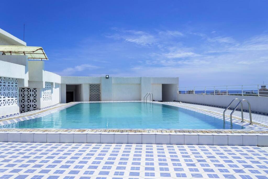 Angani Apartment, Ac Installed, Ocean View & Rooftop Pool Момбаса Екстер'єр фото