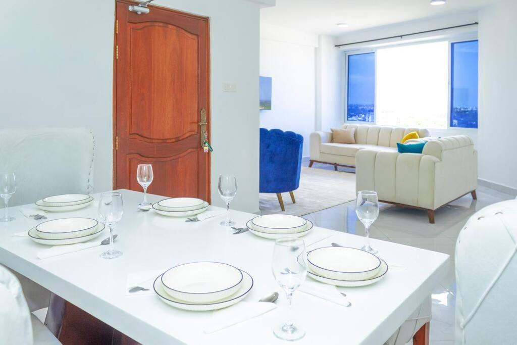 Angani Apartment, Ac Installed, Ocean View & Rooftop Pool Момбаса Екстер'єр фото