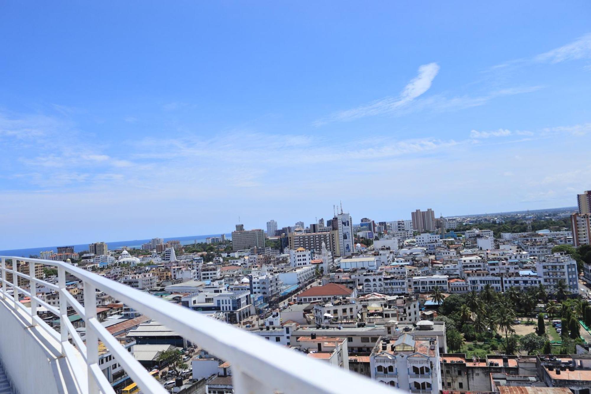 Angani Apartment, Ac Installed, Ocean View & Rooftop Pool Момбаса Екстер'єр фото