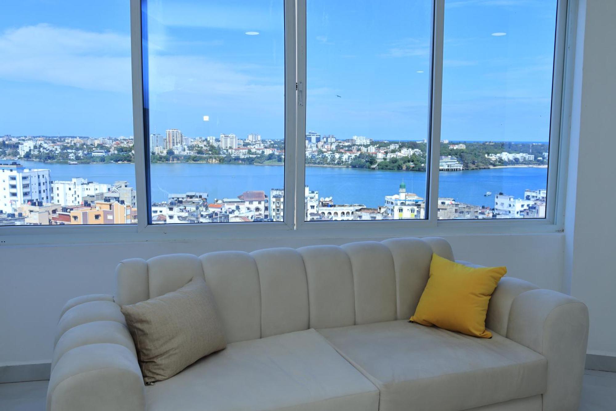 Angani Apartment, Ac Installed, Ocean View & Rooftop Pool Момбаса Екстер'єр фото
