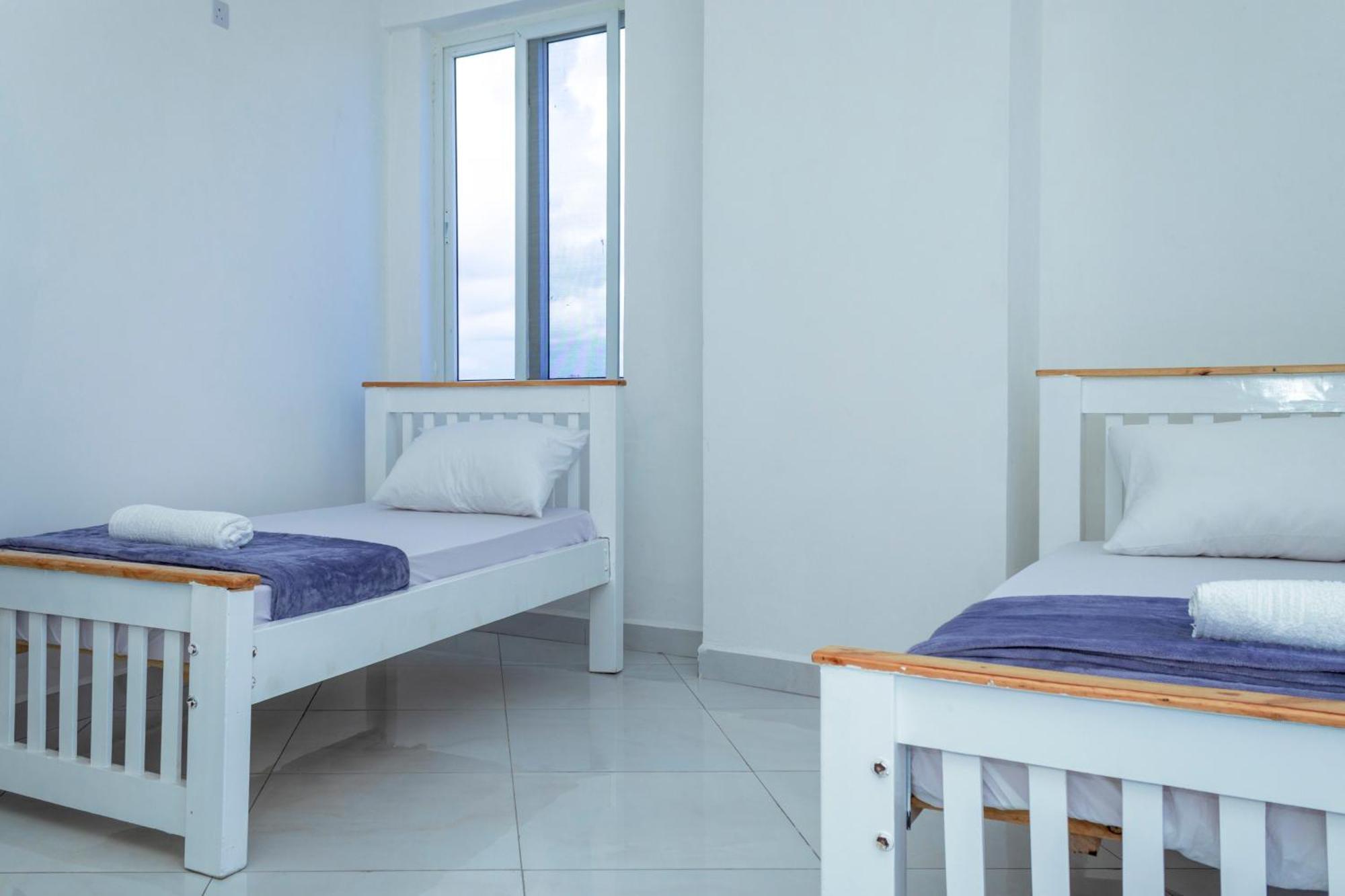Angani Apartment, Ac Installed, Ocean View & Rooftop Pool Момбаса Екстер'єр фото