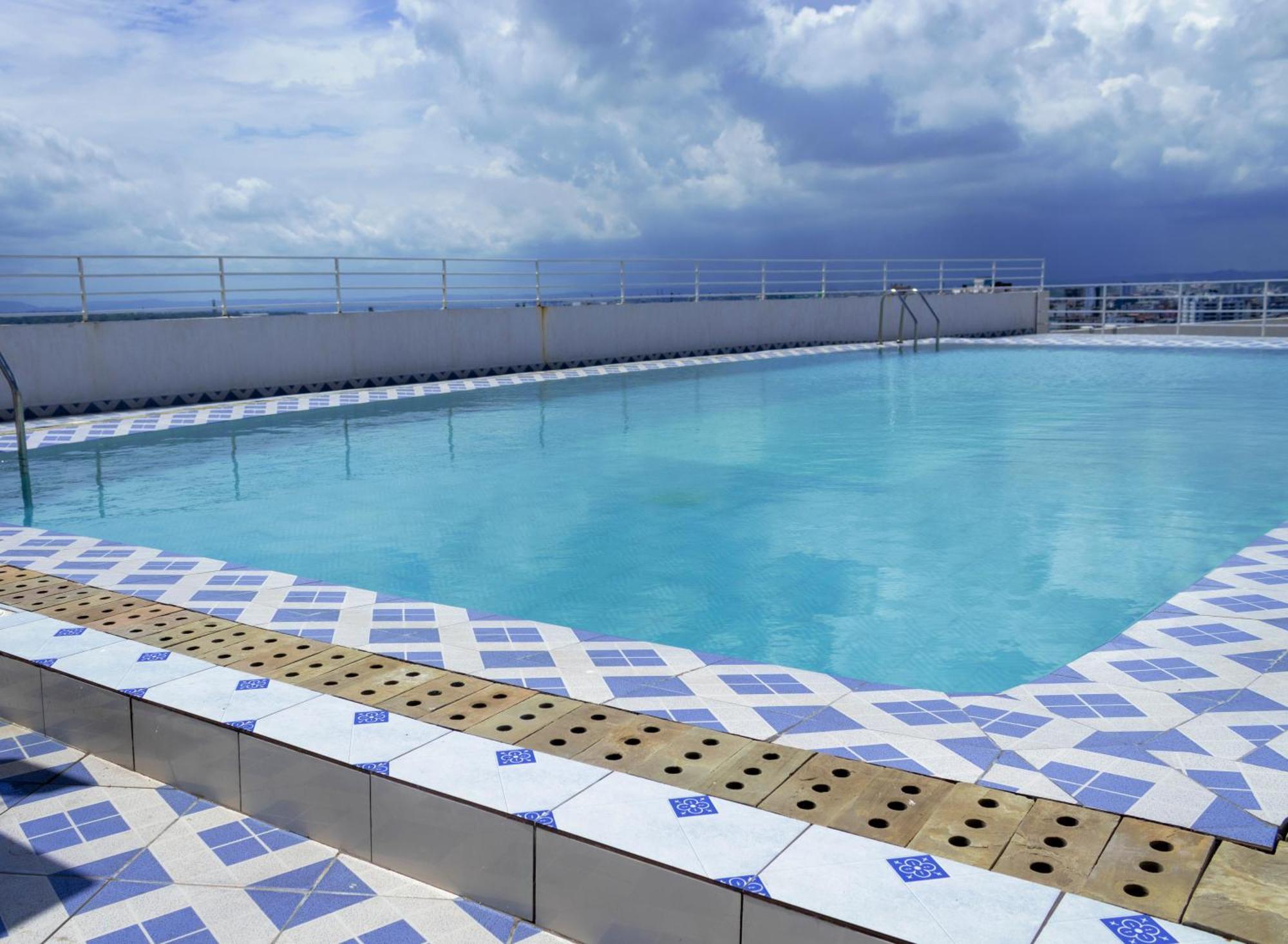 Angani Apartment, Ac Installed, Ocean View & Rooftop Pool Момбаса Екстер'єр фото