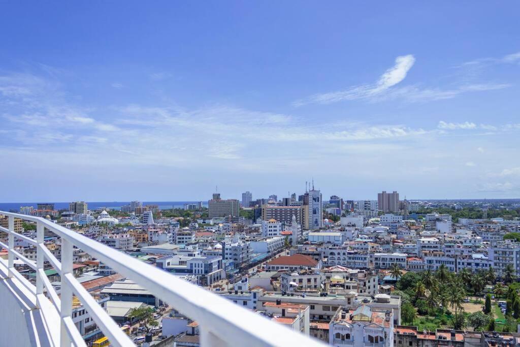 Angani Apartment, Ac Installed, Ocean View & Rooftop Pool Момбаса Екстер'єр фото